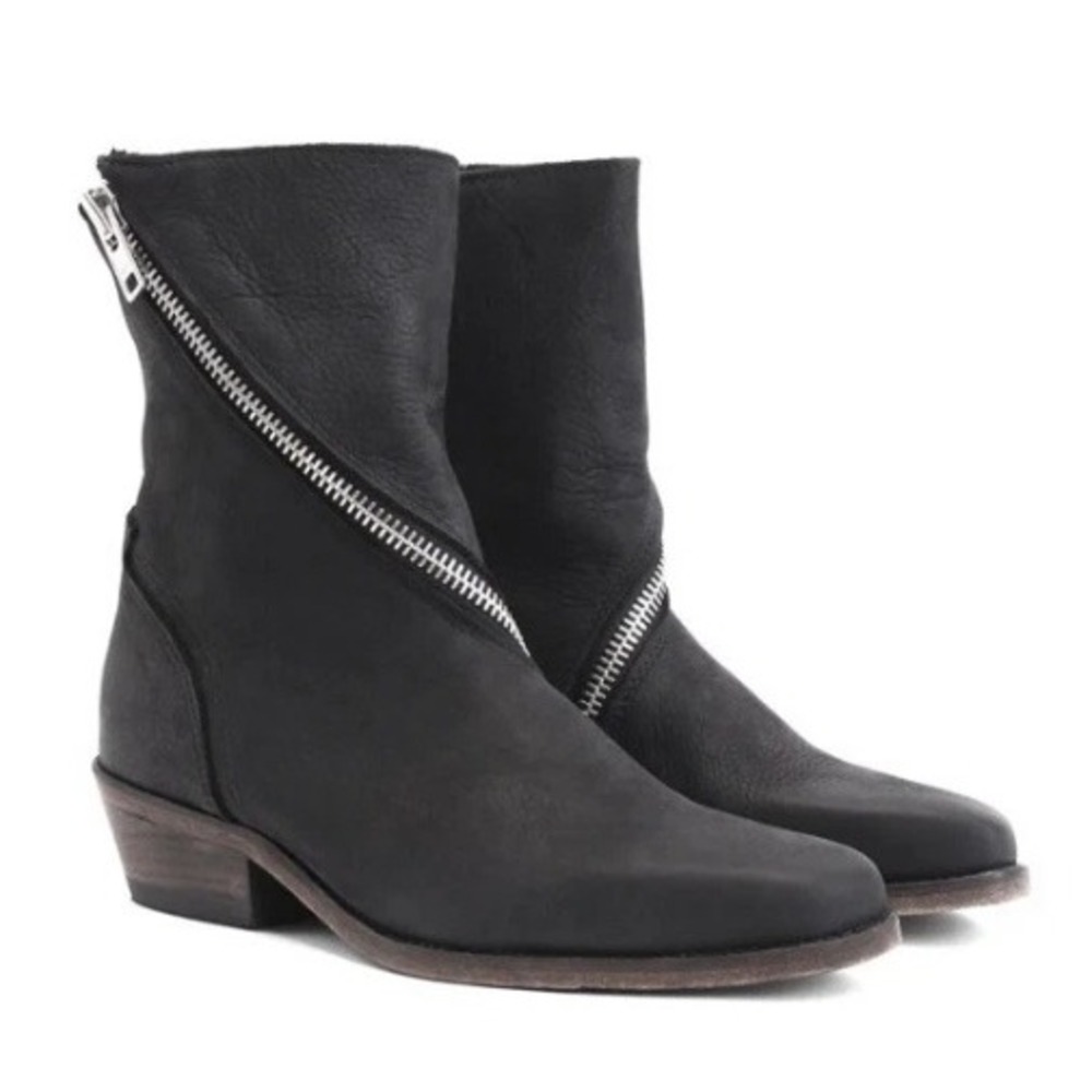 John Fluevog Ruth Skin Spiral Zip Pebbled Black Leather Boot Gray Size 10.5